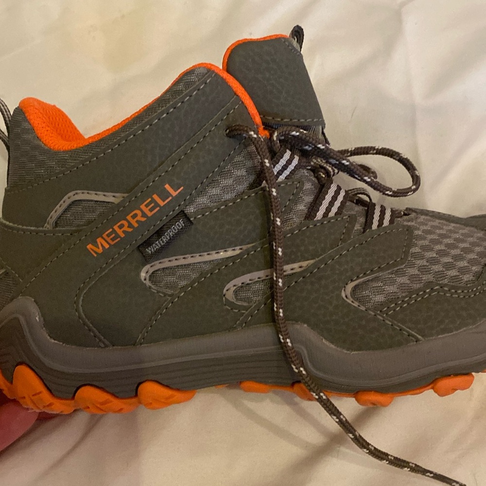 Merrill kids Hikers size 1 us